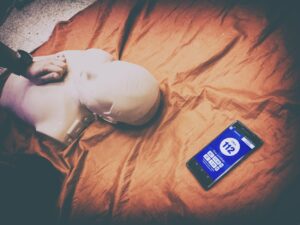 てんかんに関する緊急連絡の重要性を学べる講座は？