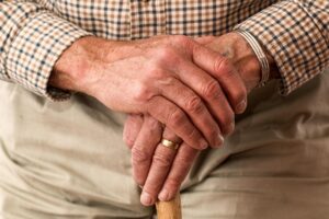 高齢者のてんかん発作に役立つ便利グッズの対策は？